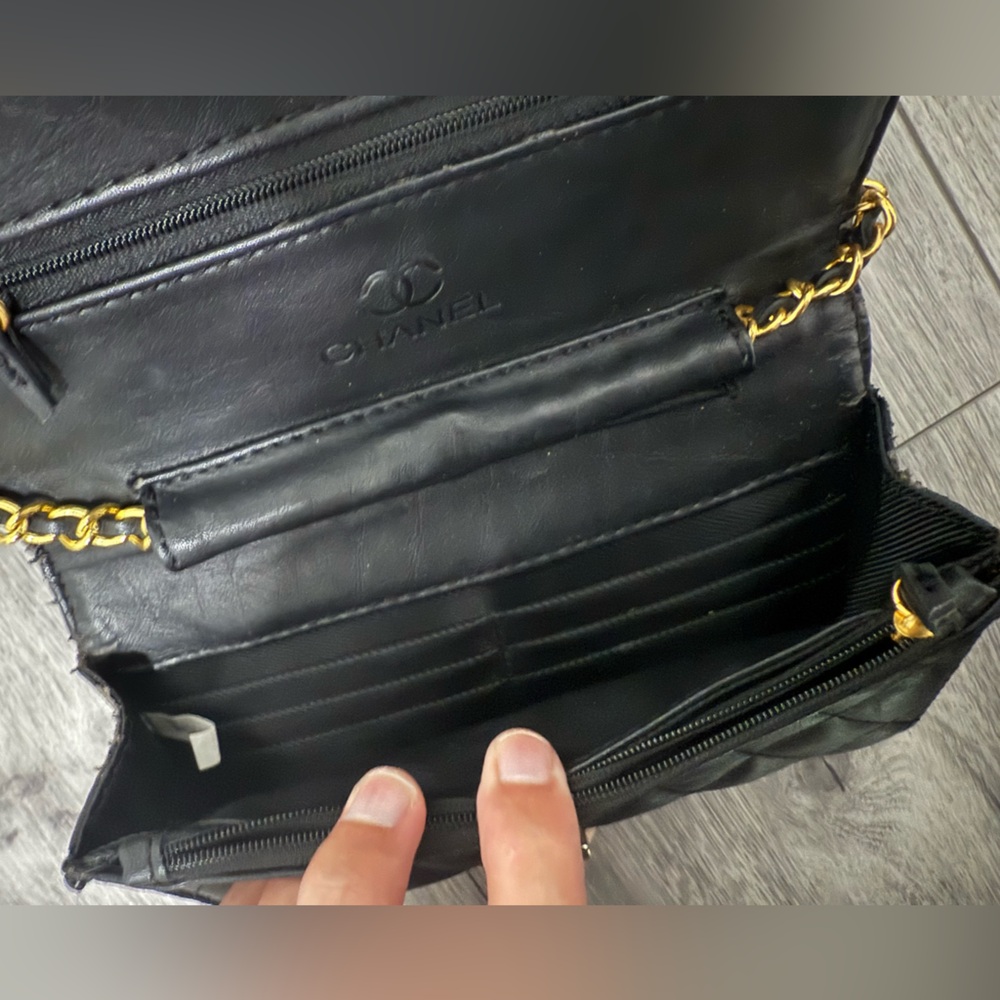 Chanel Black Quilted Wallet with Gold Logo - Picture 4 of 5